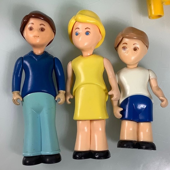 Little Tikes dollhouse mom dad son table two chairs bundle of 6 - Picture 9 of 12